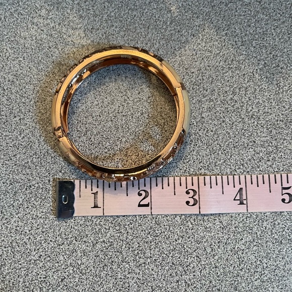 Cloisonné Gold Toned Cream Enamel Cut Out Metal Cuff Bangle Bracelet - Picture 9 of 9